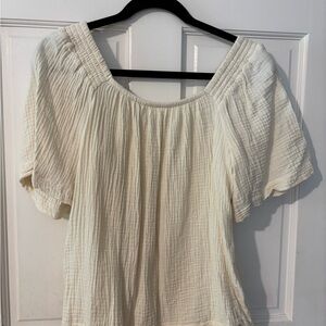 Like new Maurice’s brand light cream cotton top sz L